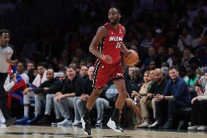 开云体育下载-战旧主表现上佳！伯克斯三节8投6中&amp;三分7中5 攻下17分2板