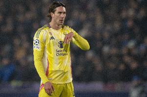 全市场：巴萨近几周接触了弗拉霍维奇的经纪团队 也有意卢克曼