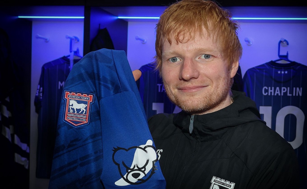 官方：黄老板将在新赛季赞助伊普斯维奇球衣袖标