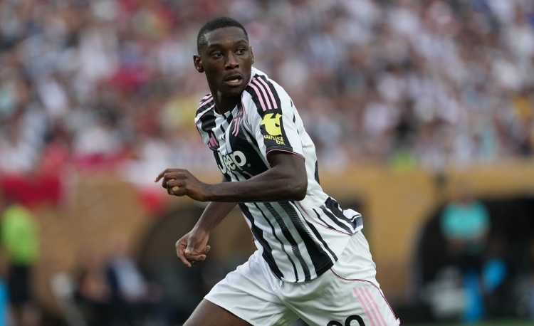 开云官网-队报揭秘穆阿尼转会波折：尤文临场变价激怒巴黎，热刺吸引力力压纽卡