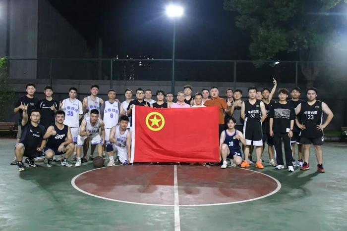 热血逐梦，薪火相传！这场新老员工篮球赛燃爆全场